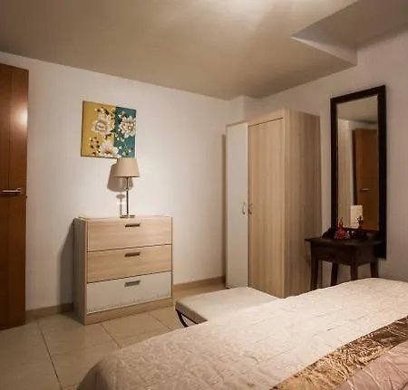 Semesterbostad Cozy Townhouse In El Madronal *